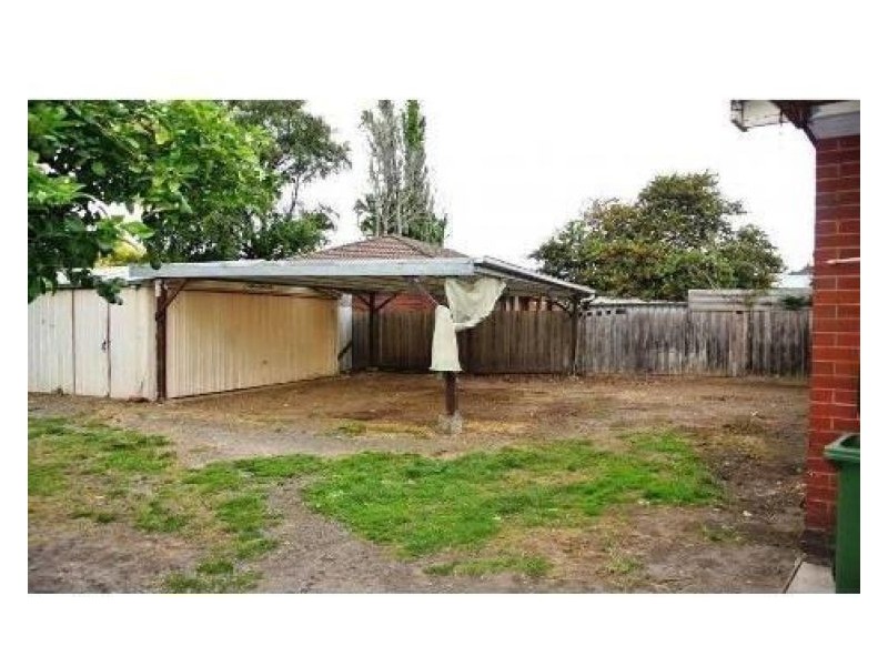 10 Fairbairn Road, Cranbourne VIC 3977