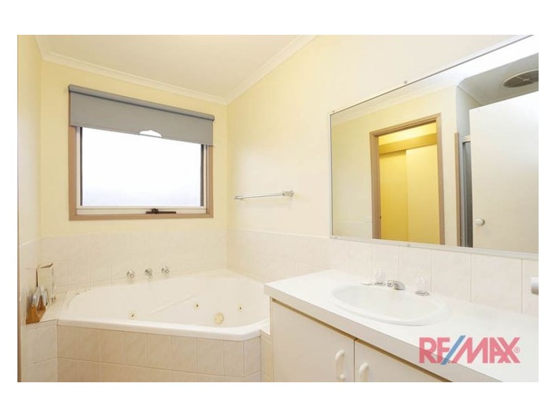 10 Meredith Crescent, Hampton Park VIC 3976