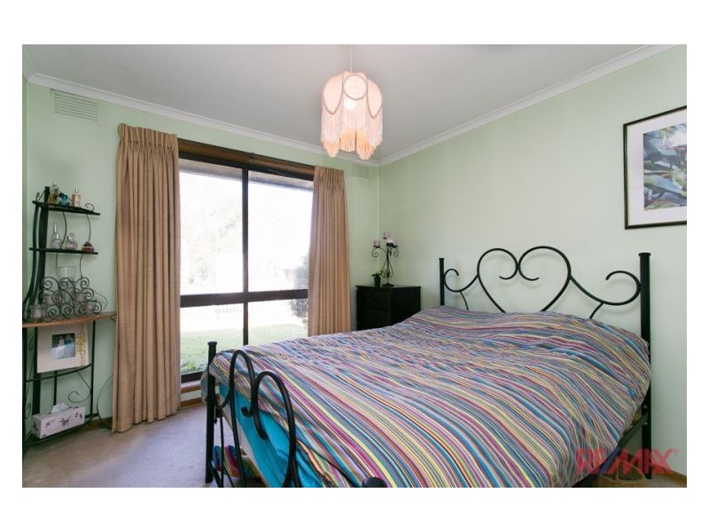 5 Allison Avenue, Eumemmerring VIC 3177