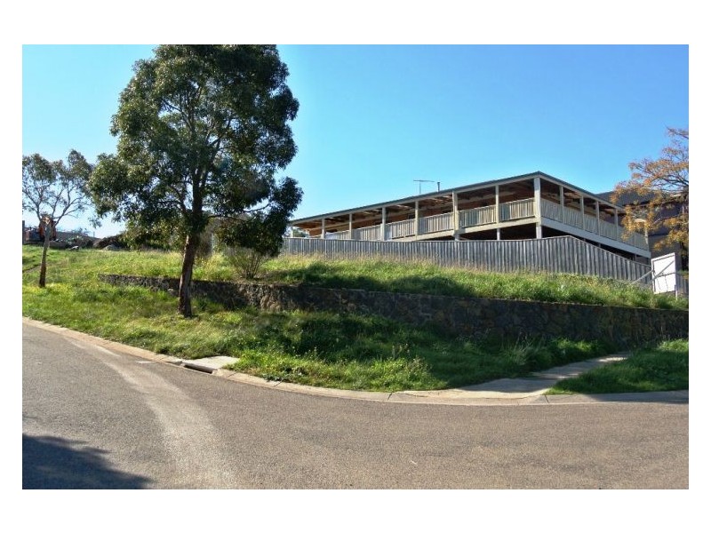 18 Lewins Rail Avenue, South Morang VIC 3752