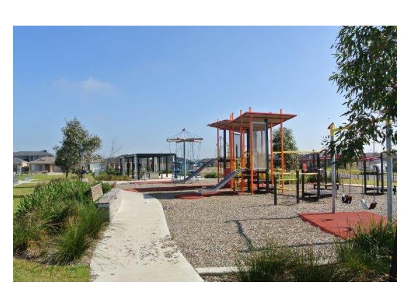 9 Hemingway Grove, Cranbourne West VIC 3977