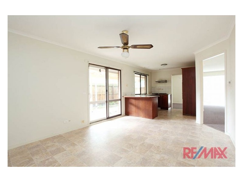 8 Verona Drive, Hampton Park VIC 3976