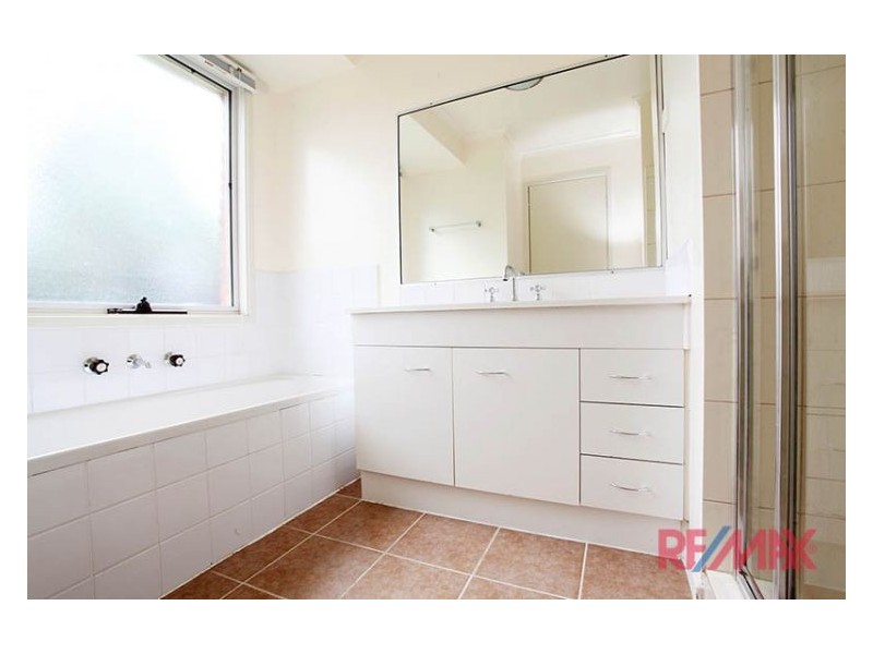 8 Verona Drive, Hampton Park VIC 3976