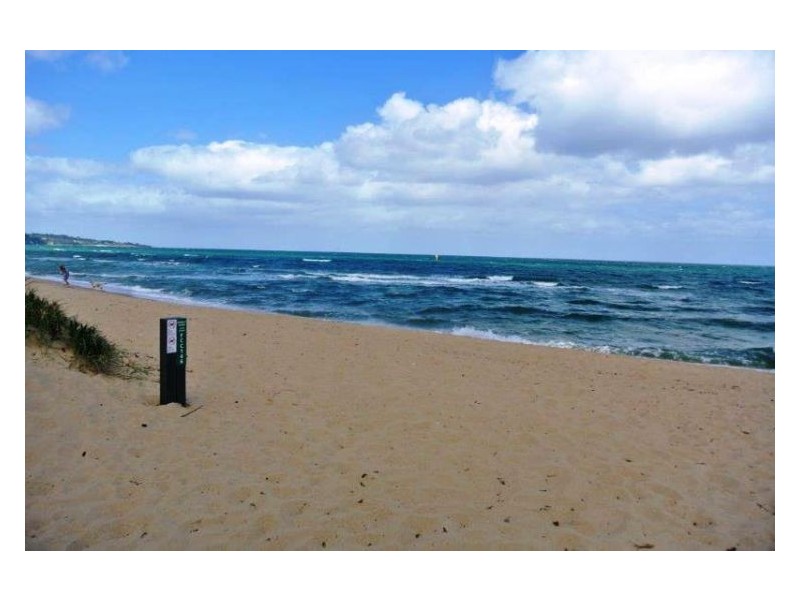 2b Beach Street, Frankston VIC 3199