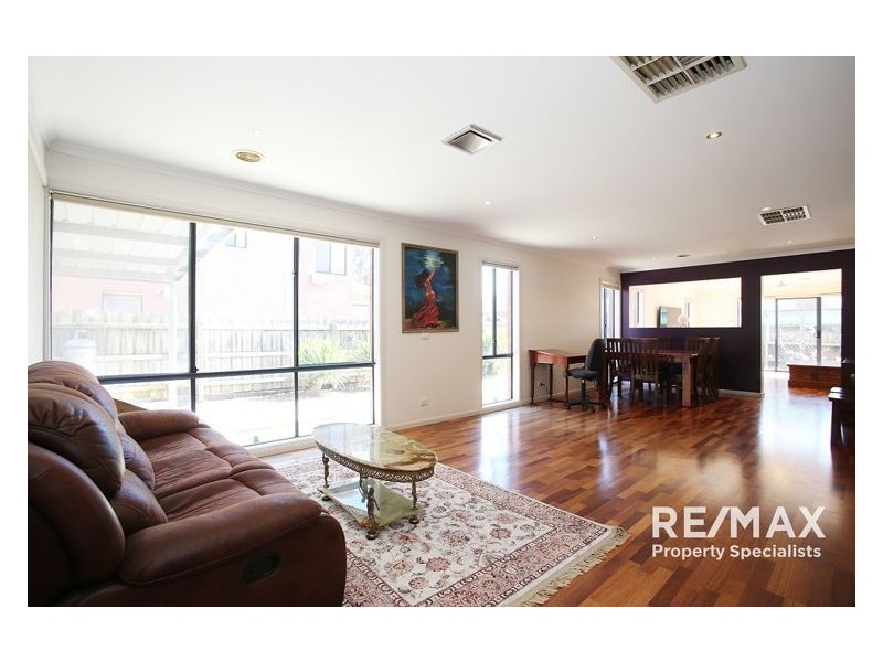 4 Carboni Crescent, Lynbrook VIC 3975