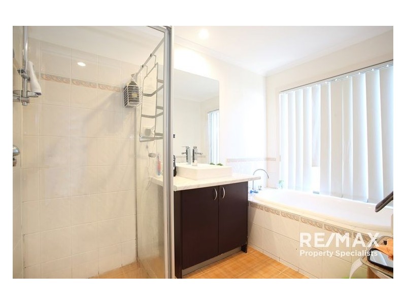 4 Carboni Crescent, Lynbrook VIC 3975