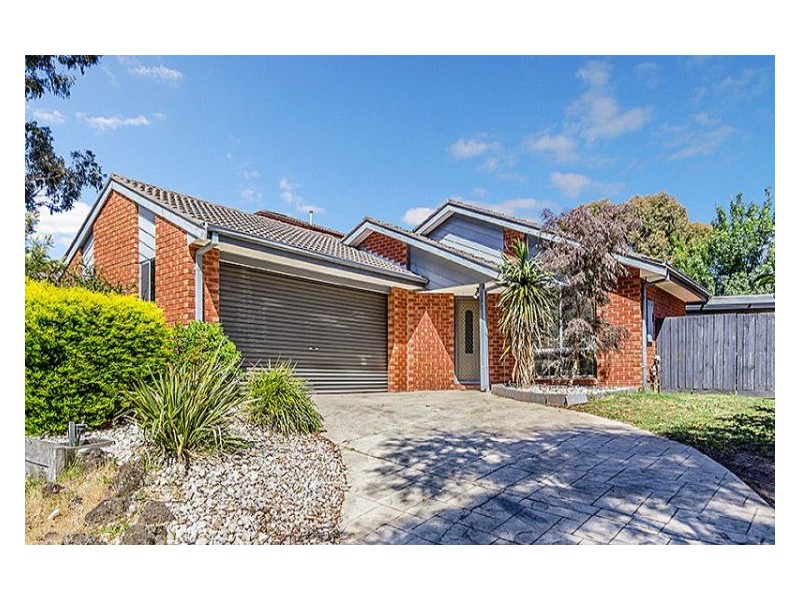 15 Bowman Close, Narre Warren South VIC 3805