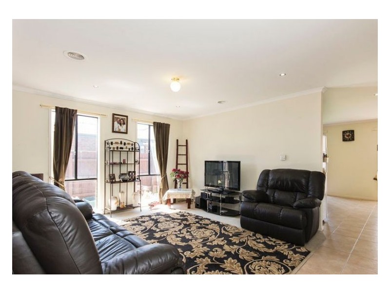 2 Nirringa Drive, Hampton Park VIC 3976