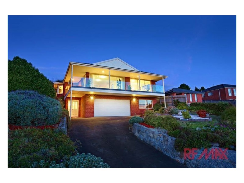 63 Montbrae Circuit, Narre Warren North VIC 3804