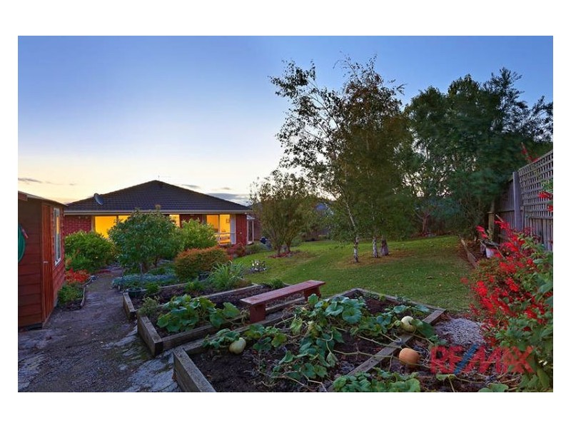 63 Montbrae Circuit, Narre Warren North VIC 3804