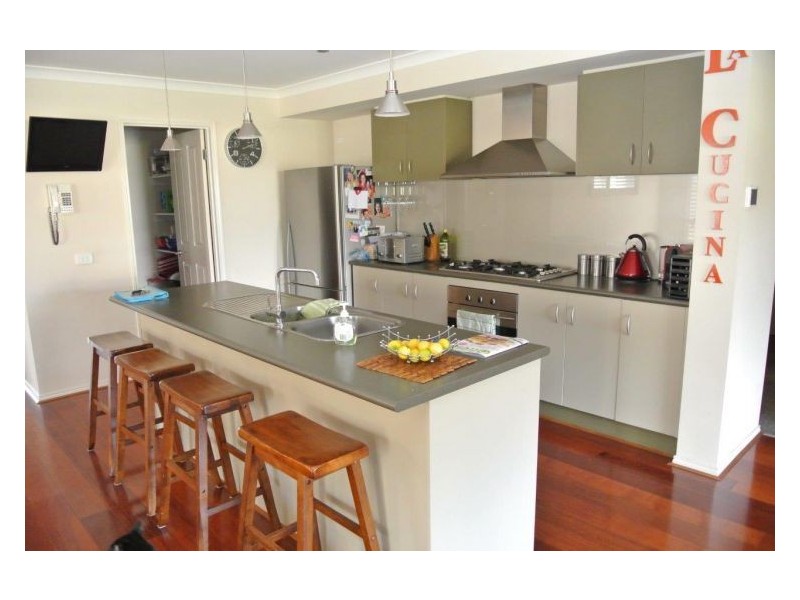 6 Tournament Place, Cranbourne North VIC 3977