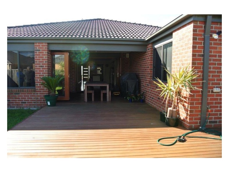 6 Tournament Place, Cranbourne North VIC 3977