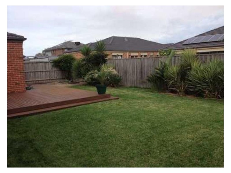 6 Tournament Place, Cranbourne North VIC 3977