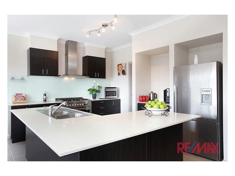 10 Katahdin Terrace, Cranbourne North VIC 3977