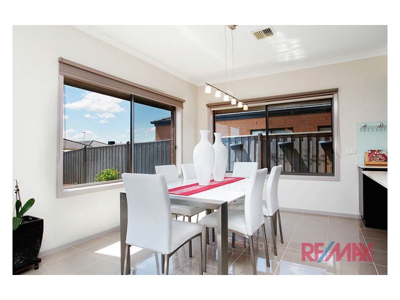 10 Katahdin Terrace, Cranbourne North VIC 3977
