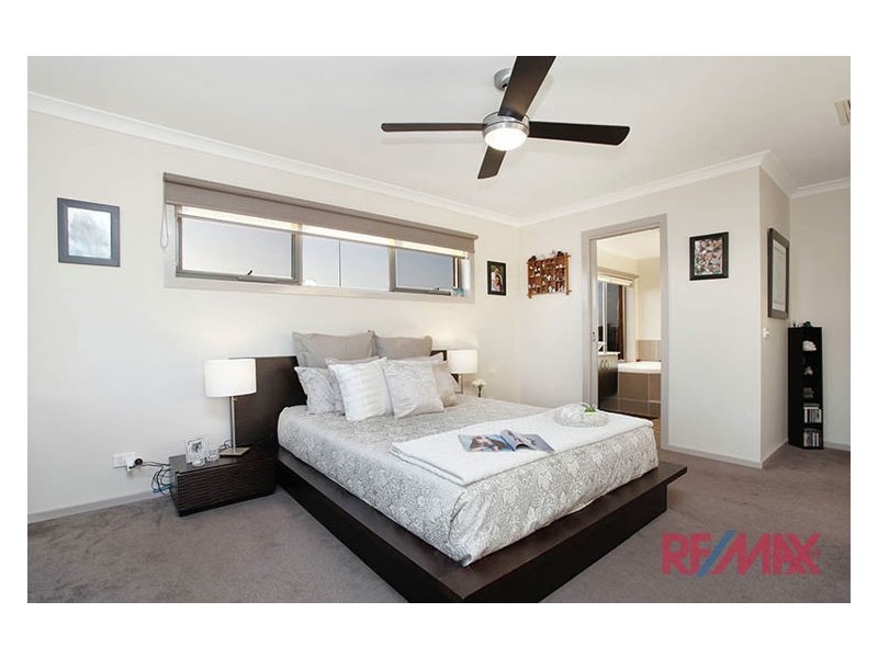 10 Katahdin Terrace, Cranbourne North VIC 3977