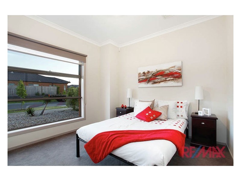 10 Katahdin Terrace, Cranbourne North VIC 3977