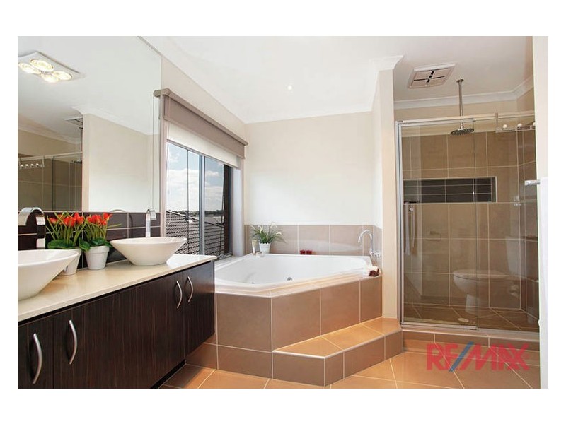 10 Katahdin Terrace, Cranbourne North VIC 3977