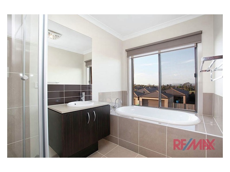 10 Katahdin Terrace, Cranbourne North VIC 3977