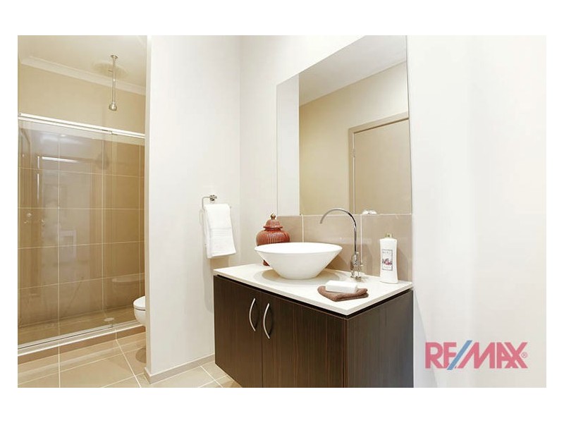 10 Katahdin Terrace, Cranbourne North VIC 3977