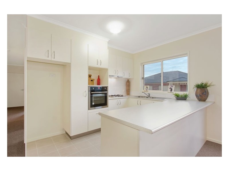8 Saffron Drive, Hallam VIC 3803