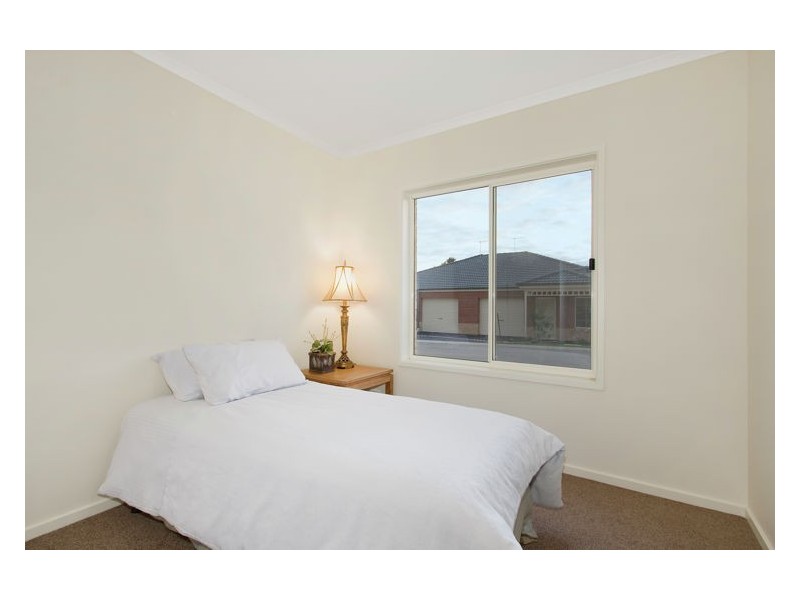 8 Saffron Drive, Hallam VIC 3803