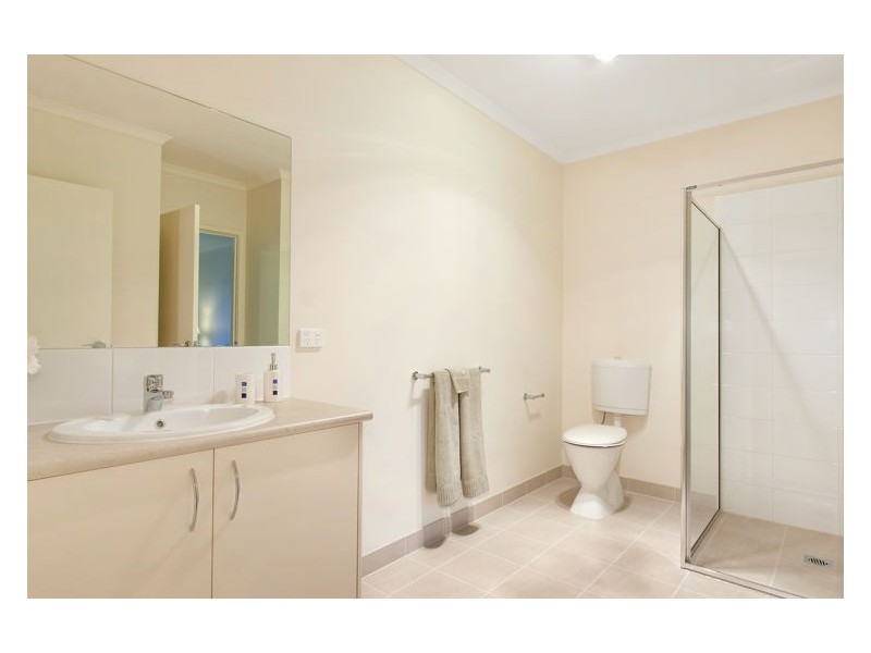 8 Saffron Drive, Hallam VIC 3803