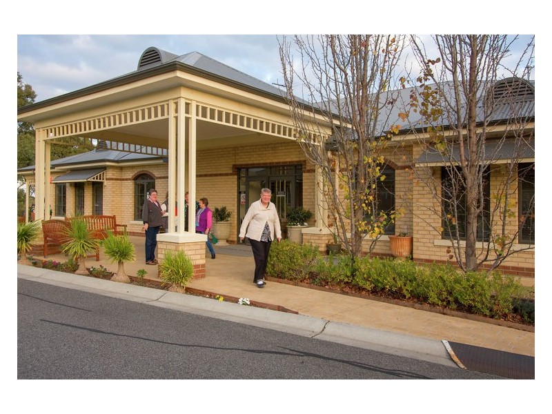 8 Saffron Drive, Hallam VIC 3803