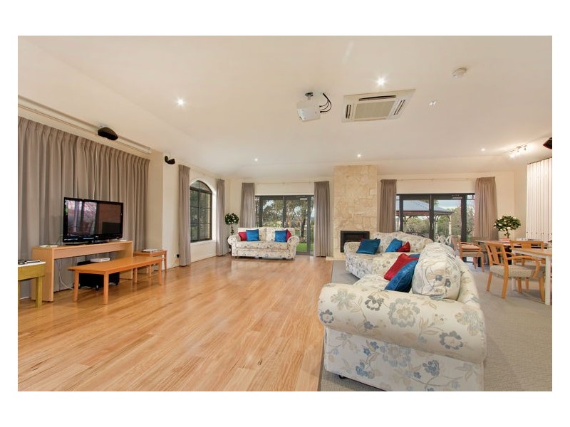 8 Saffron Drive, Hallam VIC 3803