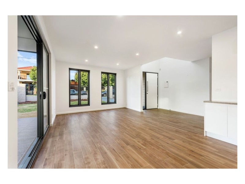 1/18 Glenmore Crescent, Black Rock VIC 3193