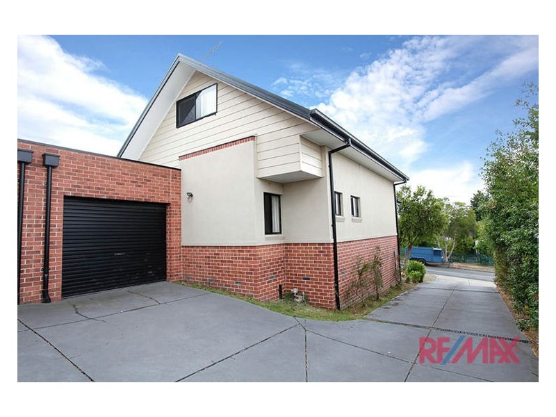 1/11 Laburnum Grove, Doveton VIC 3177