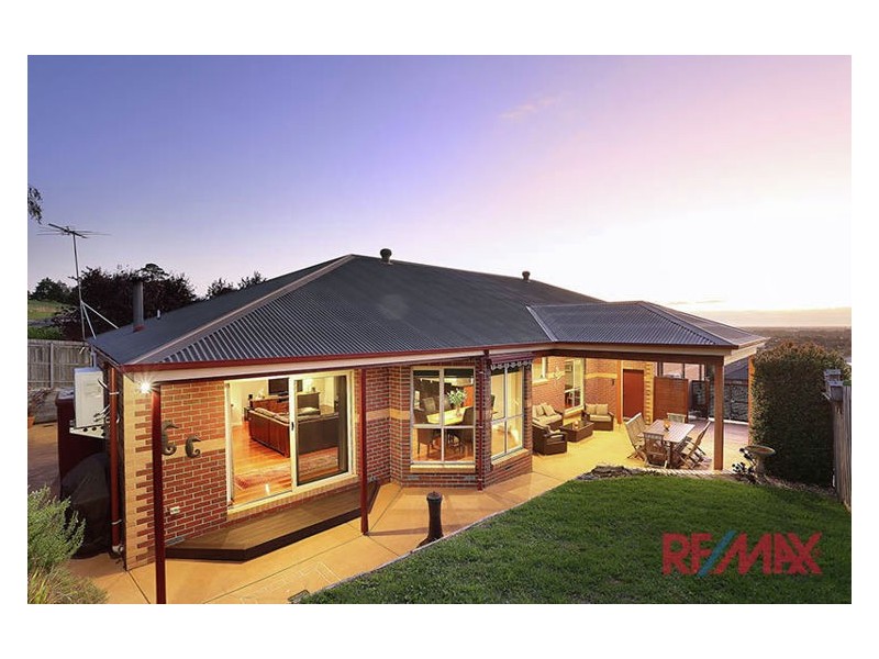 61 Montbrae Circuit, Narre Warren North VIC 3804