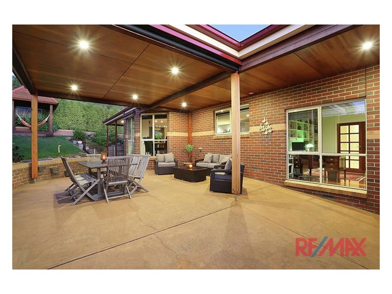 61 Montbrae Circuit, Narre Warren North VIC 3804