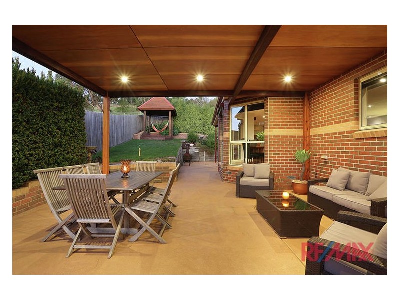 61 Montbrae Circuit, Narre Warren North VIC 3804