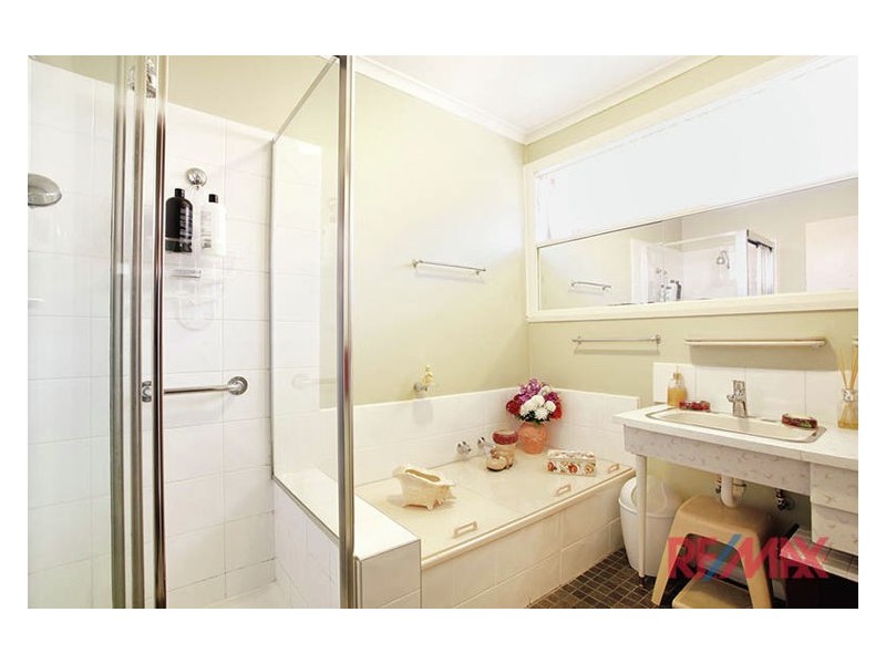 8 Glencoe Grove, Dandenong North VIC 3175