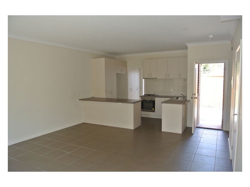 4/28 Burrows Avenue, Dandenong VIC 3175