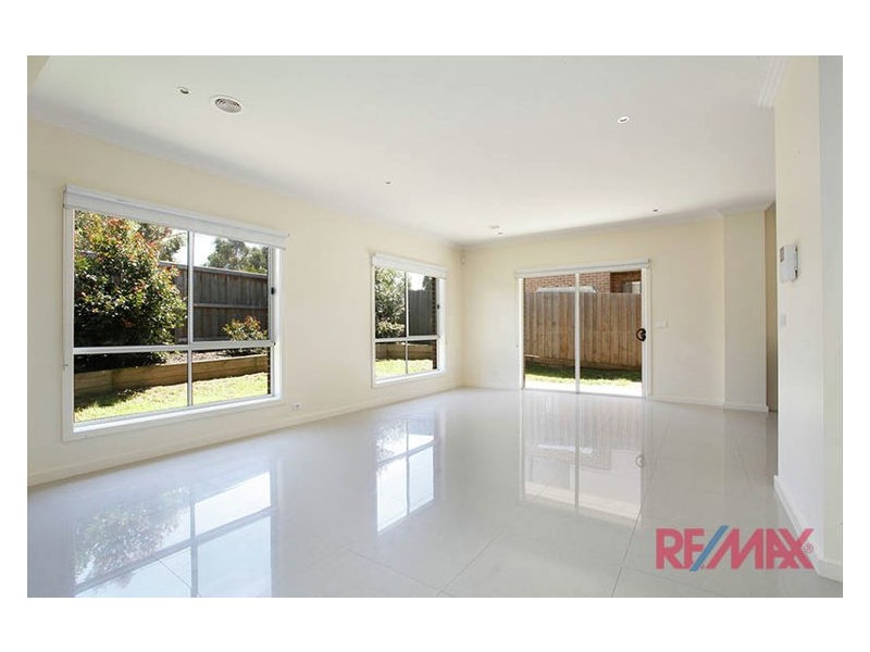 7/6-8 Innes Court, Berwick VIC 3806