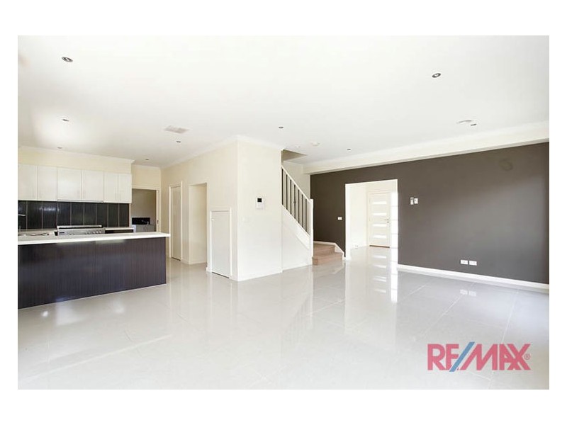 7/6-8 Innes Court, Berwick VIC 3806