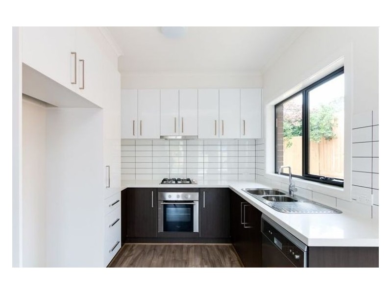 8 Stenocarpus Drive, Doveton VIC 3177