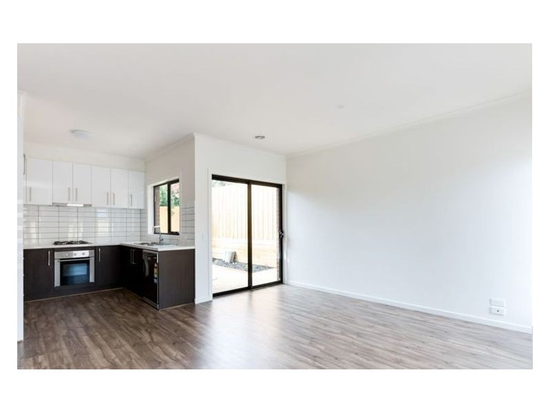 8 Stenocarpus Drive, Doveton VIC 3177