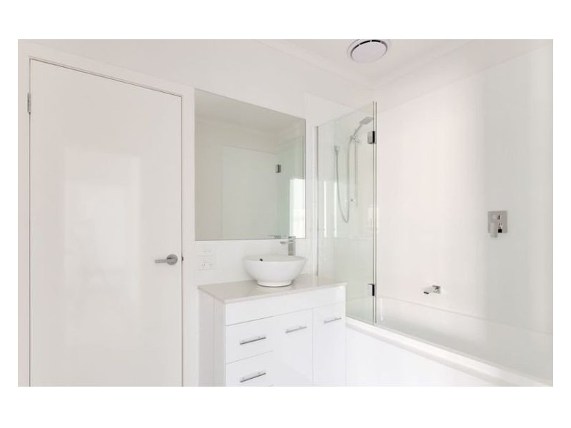 8 Stenocarpus Drive, Doveton VIC 3177