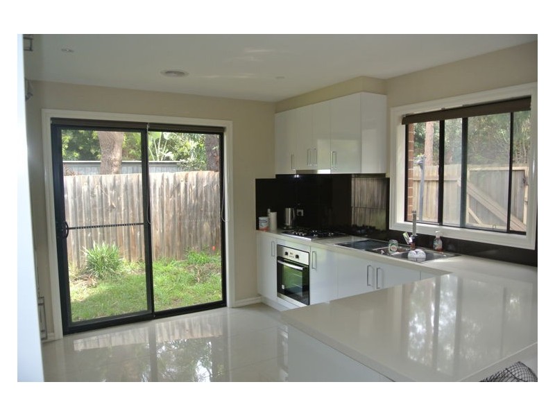 2/17 Upton Crescent, Narre Warren VIC 3805