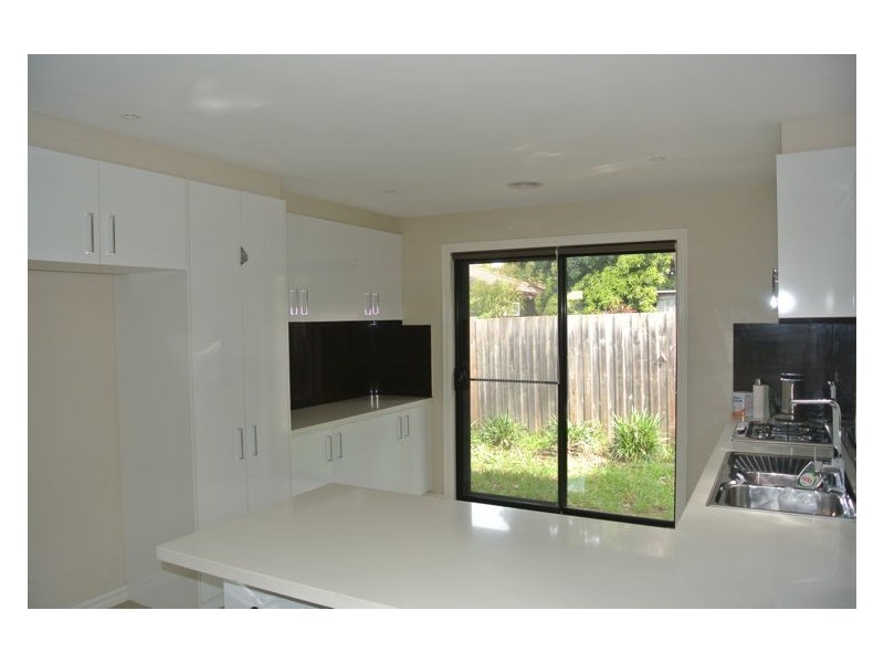 2/17 Upton Crescent, Narre Warren VIC 3805