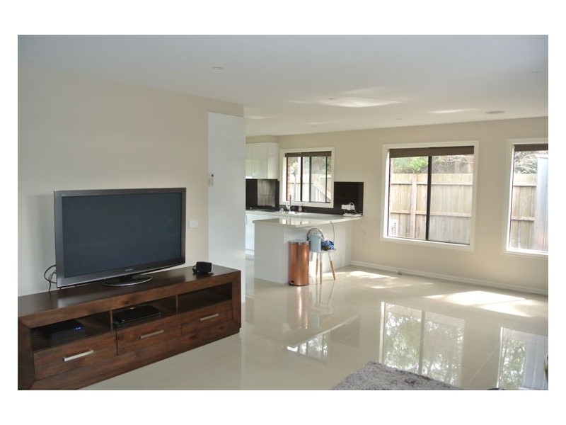 2/17 Upton Crescent, Narre Warren VIC 3805