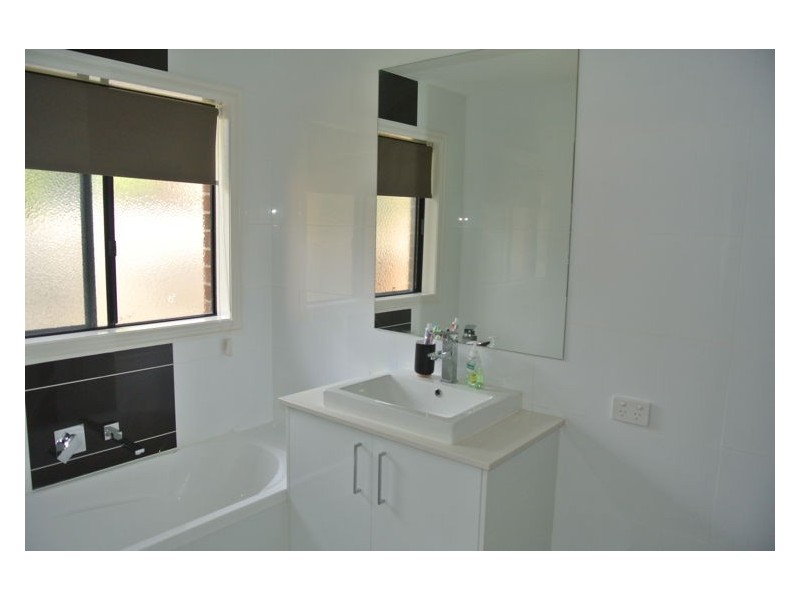 2/17 Upton Crescent, Narre Warren VIC 3805