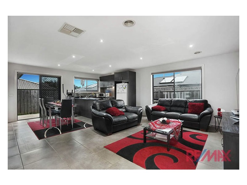 2/36 Curtin Crescent, Dandenong North VIC 3175