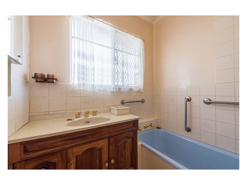 12 Oak Avenue, Doveton VIC 3177