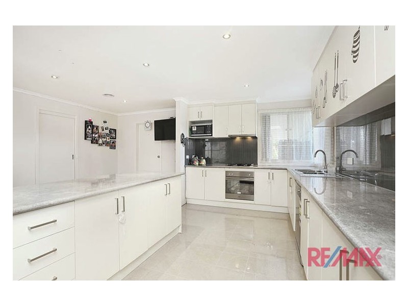 16 Regal Avenue, Hallam VIC 3803