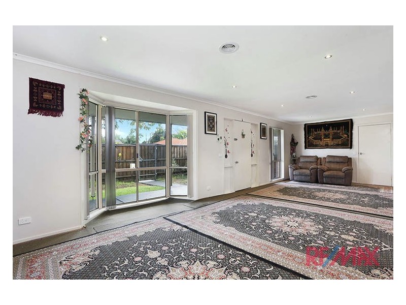 16 Regal Avenue, Hallam VIC 3803