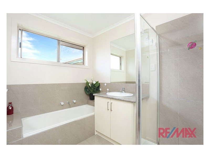 16 Regal Avenue, Hallam VIC 3803